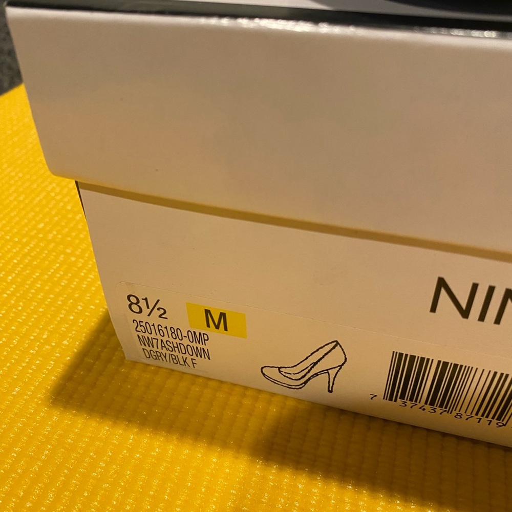 Nine West pumps black and grey. 3-4 in heel! So cute.